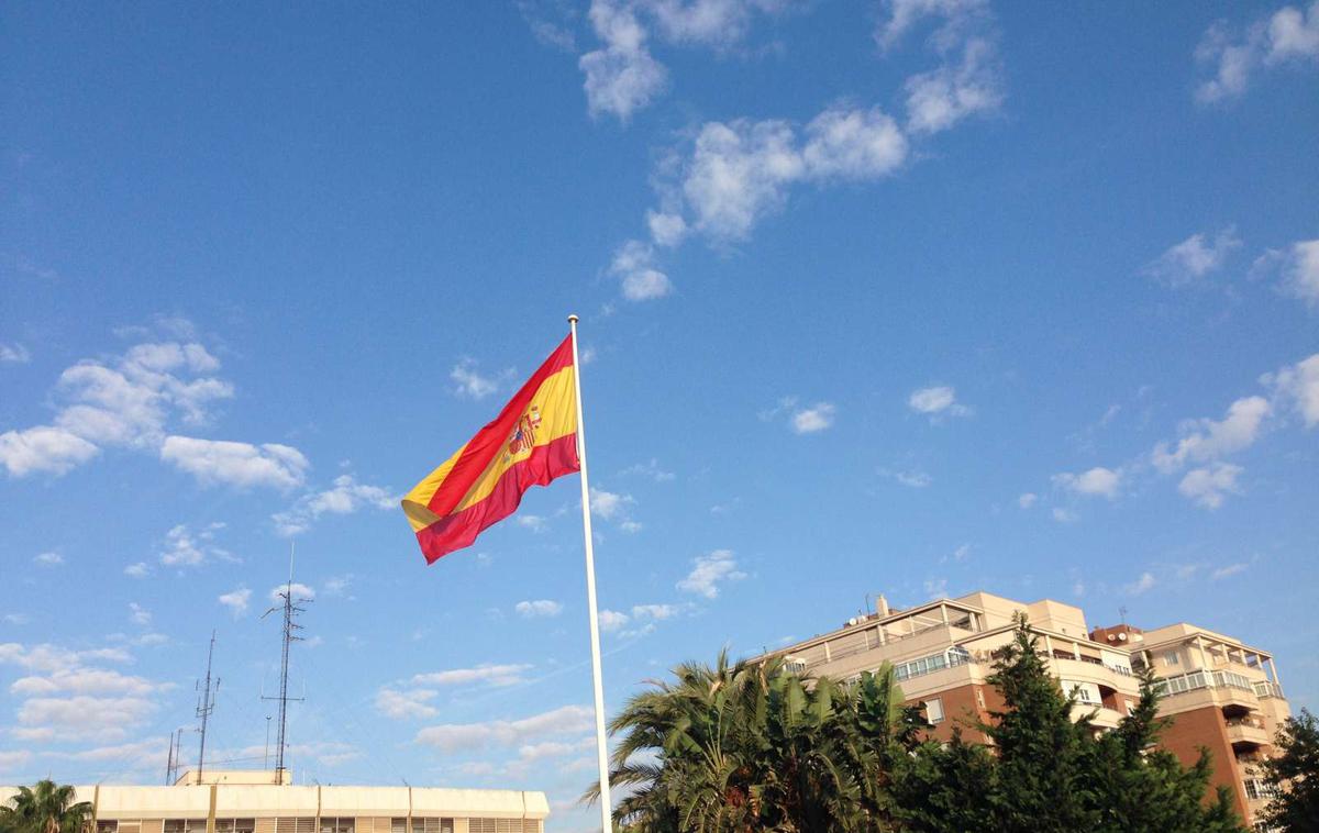 Zastava Španije | Imetniki kosovskih potnih listov lahko tako odslej potujejo v države EU brez vizuma za obdobje bivanja 90 dni v kateremkoli 180-dnevnem obdobju.  | Foto STA
