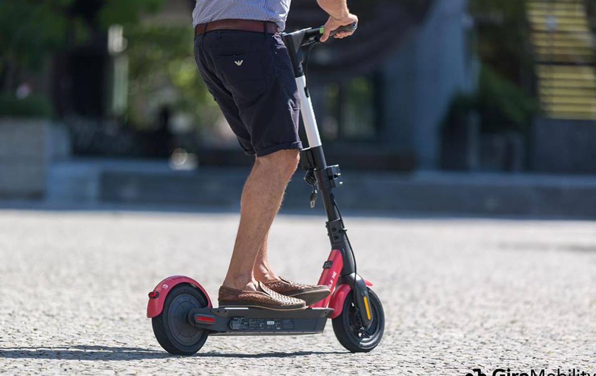 Giro Mobility | Na ljubljanske ulice je v začetku avgusta prišel nov ponudnik izposoje električnih skirojev Giro Mobility. | Foto Giro Mobility