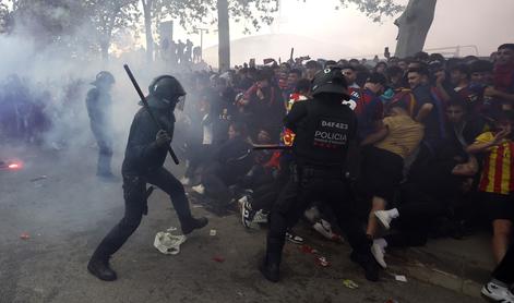 V živo: Kakšen udarec za Borussio! Norišnica v Barceloni, navijači jezni na "izdajalca" #video