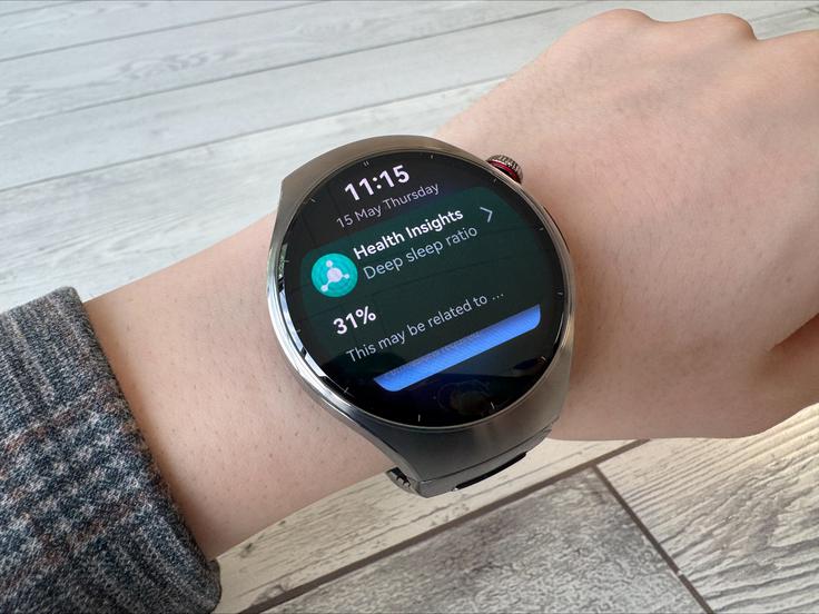 Del zdravstvenega vpogleda pametne ure Huawei Watch 5, ki jezik prevzame od nastavljenega jezika povezanega pametnega telefona. | Foto: Lana M. Orel