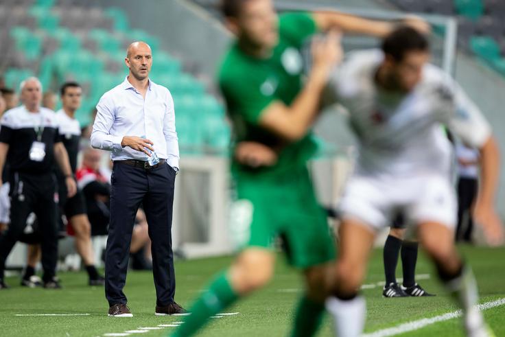 Trener Olimpije Ilija Stolica ni bil najbolj zadovoljen, ker smo ga novinarji spraševali o Roku Kronavetru. | Foto: Urban Urbanc/Sportida