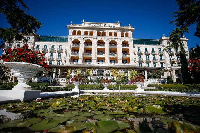 Hotel Kempinski Palace Portorož | Nemška veriga Kempinski hotel Palace Portorož upravlja od leta 2008, ko so ga po skoraj 20 letih propadanja obnovili in znova odprli.  | Foto Anže Malovrh/STA