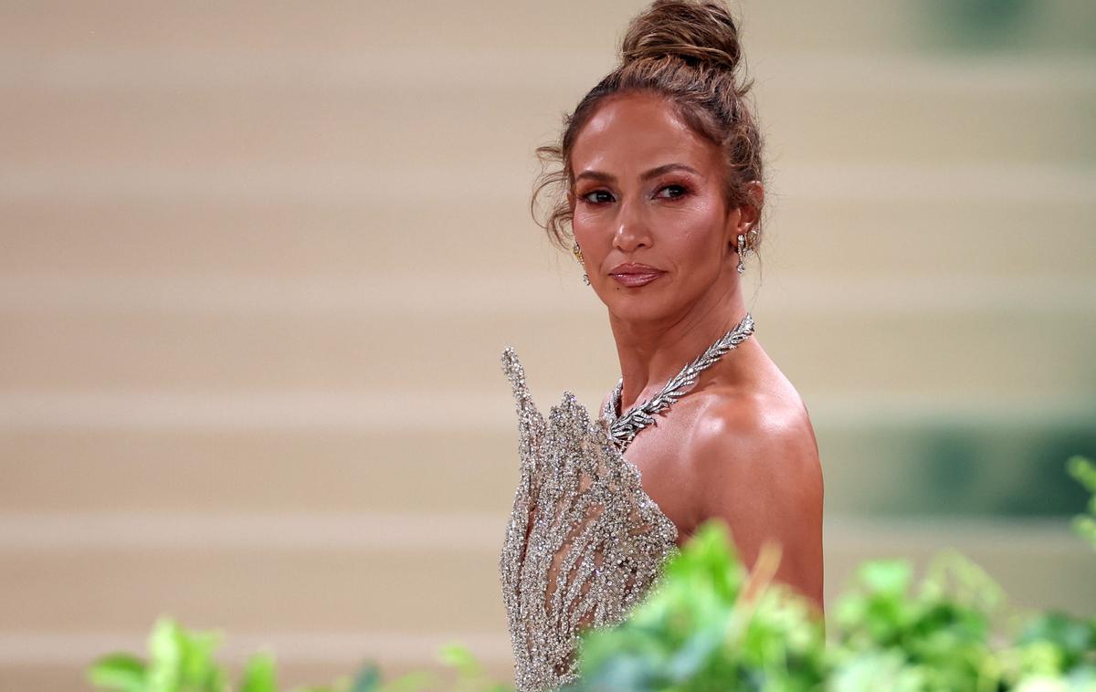 Jennifer Lopez | "Popolnoma sem uničena in srce se mi trga, ker sem vas razočarala. Verjemite, da tega ne bi naredila, če ne bi bilo nujno potrebno," je zapisala Jennifer Lopez. | Foto Reuters