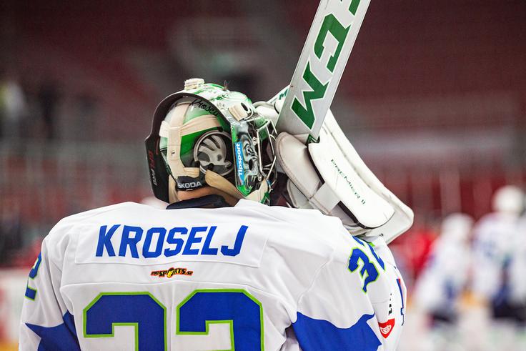 Češka Extraliga, v kateri imamo letos le enega predstavnika, Gašperja Krošlja, stoji že dobra dva tedna.  | Foto: Peter Podobnik/Sportida