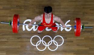 Kitajec na poti do zlata dvignil rekordnih 307 kilogramov