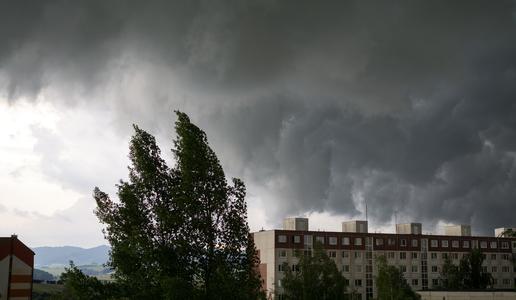 Vreme se bo obrnilo na glavo, ponekod že močni sunki vetra #animacija