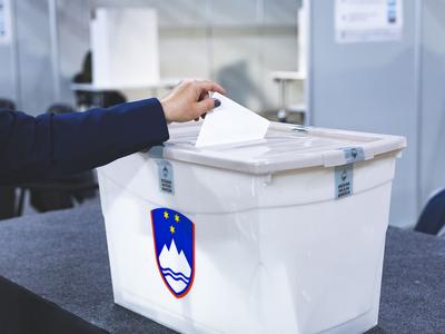 Volišča so se zaprla, začenja se štetje glasov #vŽivo