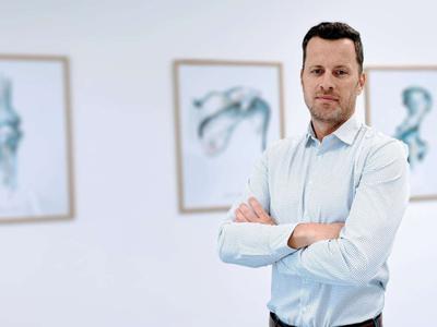 Ortoped dr. Robi Kelc: »Artroza ni konec gibanja, če jo rešujemo pravočasno in celostno«