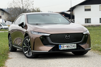 Razvita za Kitajce, zdaj že v Sloveniji: Mazdina limuzina hitro navduši in preseneti