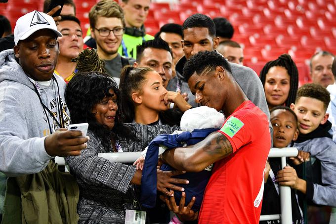 Rashford z družino in mamo Mel, ki je najbolj zaslužna za vse, kar je dosegel mladi nogometni zvezdnik.  | Foto: Guliverimage/Getty Images