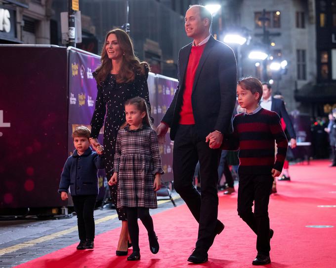 Kate in William decembra lani s svojimi otroki, princem Georgeem (desno), princeso Charlotte in princem Louisom | Foto: Reuters