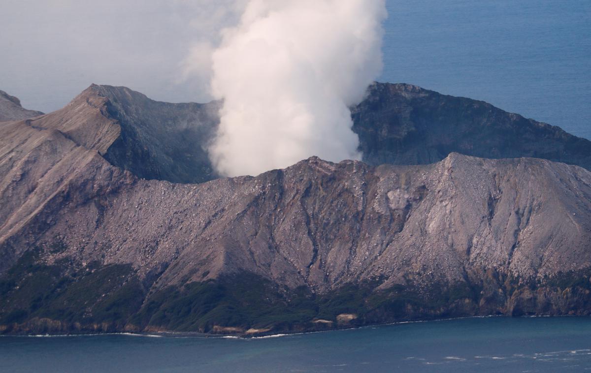Vulkan nova zelandija | Novozelandski reševalci naj bi na Beli otok, na katerem je v začetku tedna izbruhnil vulkan Whakaari, odšli v petek. | Foto Reuters