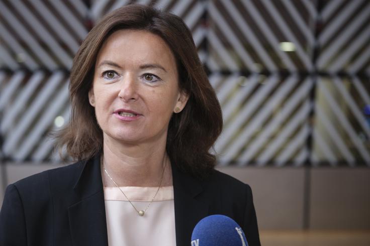 Ministrica Fajon meni, da bi se Slovenija tožbi morala pridružiti, a poudarja, da je takšna odločitev v pristojnosti vlade. | Foto: STA