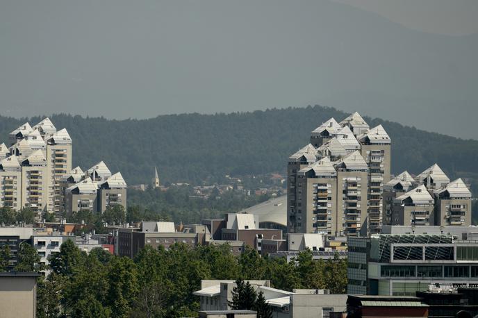 soseska BS3 | V soseski BS3 močno primanjkuje parkirnih mest. | Foto STA