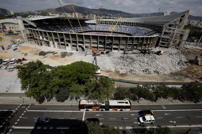 Prenovljeni Camp Nou naj bi bil odprt novembra 2024. | Foto: Reuters