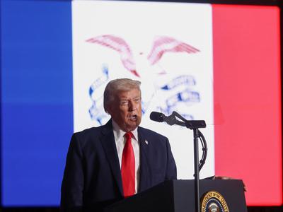 Trump jim je postavil ultimat: "Proti Iranu se premika ogromna armada"