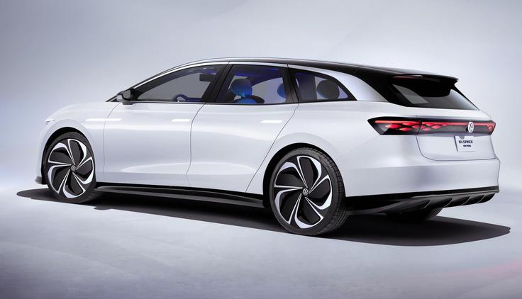 Avtomobil je dolg skoraj pet metrov in ima skoraj tri metre medosne razdalje. | Foto: Volkswagen