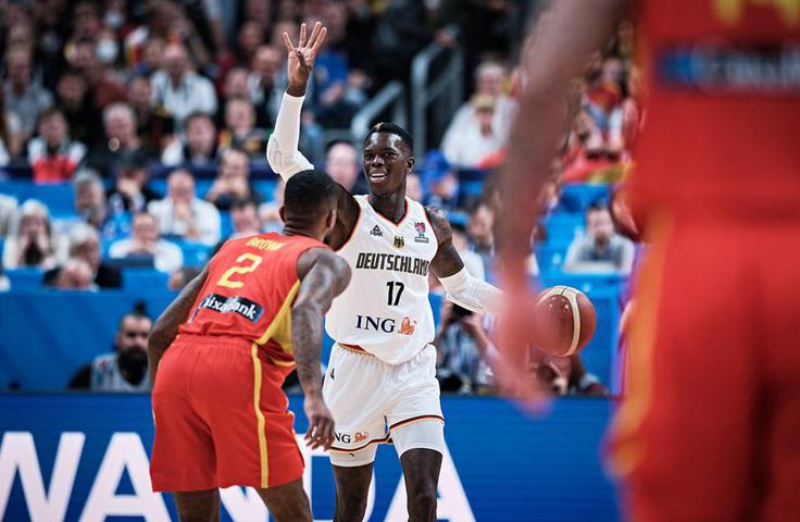 Dennis Schröder ima težave s hrbtom. | Foto: FIBA