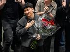 Zmagovalec Evrovizije prispel domov
