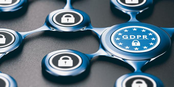 "Slovenska zakonodaja s področja varstva osebnih podatkov je strožja od evropske, kar bo v prihodnje lahko predstavljalo izziv pri razvoju novih storitev oziroma nabavi (predvsem informacijskih) rešitev, ki so razvite oziroma standardizirane za celotno EU," je posvaril Nemec. | Foto: Shutterstock