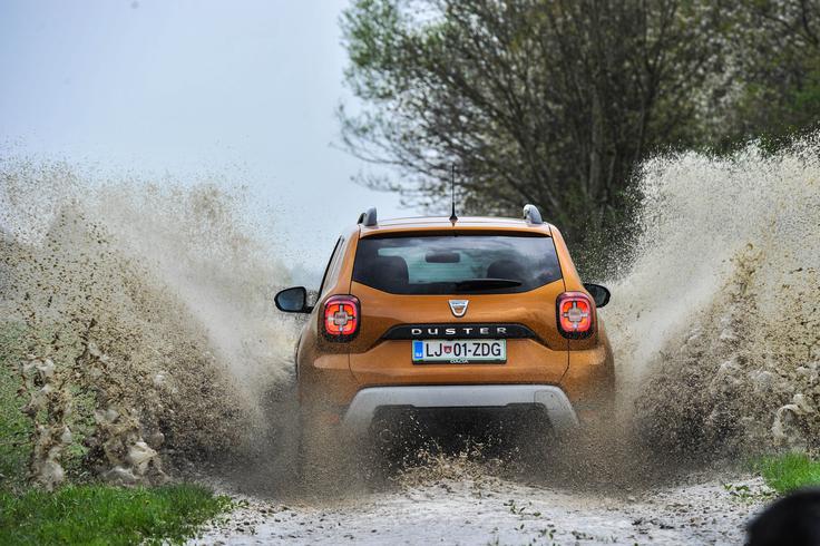 Dacia Duster DCi 110 Testni duster z najvišjo stopnjo opreme, 80-kilovatnim dizelskim motorjem in ročnim šeststopenjskim menjalnikom je stal 19.700 evrov. | Foto: Gašper Pirman