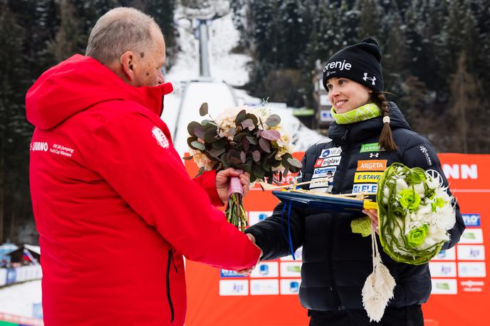 Urša Križnar poslovilna | Urša Križnar tudi uradno končuje kariero. | Foto Grega Valančič