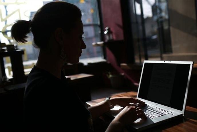Tretjina delovnika za pregled elektronske pošte
