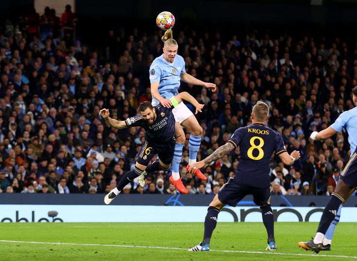 Erling Haaland je imel dve lepi priložnosti z glavo. | Foto: Reuters