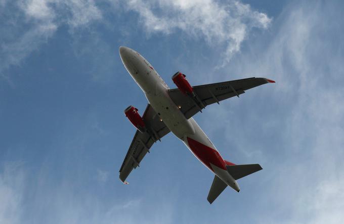 Letalo je takoj za dvigalom najvarnejše prevozno sredstvo. Pa vendar to dejstvo tistih, ki se spopadajo s strahom pred letenjem, ne pomiri kaj dosti. | Foto: Reuters