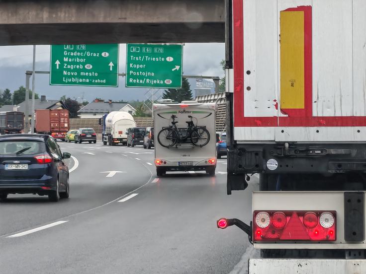 Delavci si želijo delati bližje domu, pomembno jim je tudi, ali lahko kdaj delajo na daljavo. | Foto: K. M.