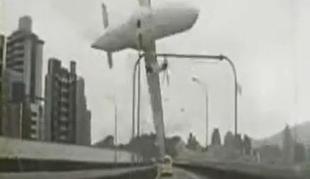 V letalski nesreči v Tajvanu več mrtvih (video)