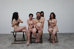 Podporniki Ai Weiweija protestno objavili lastne gole slike