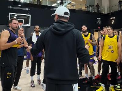Luka Dončić na treningu Lakersov prejel posebno priznanje #video