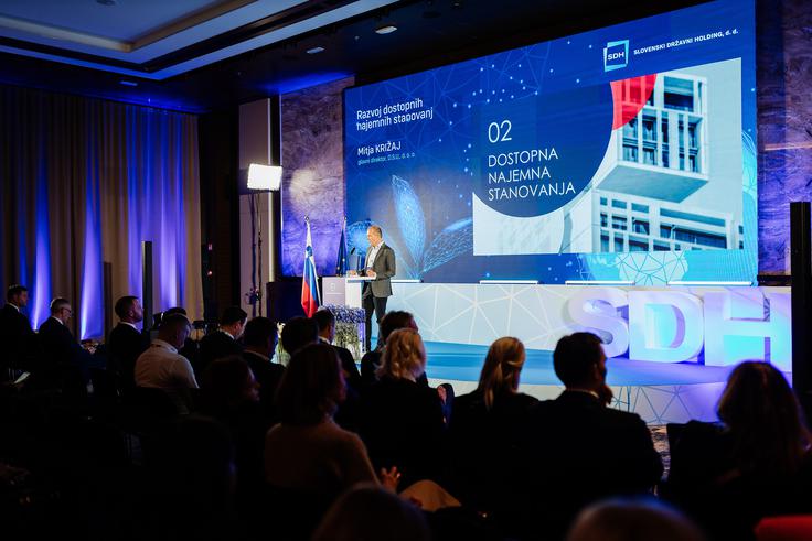 Poleg investicijske dejavnosti družba opravlja tudi strokovno in svetovalno vlogo pri upravljanju državnega nepremičninskega portfelja ter sodeluje z ministrstvi in drugimi javnimi institucijami pri projektih ravnanja z nepremičninami. | Foto: Anze Godec