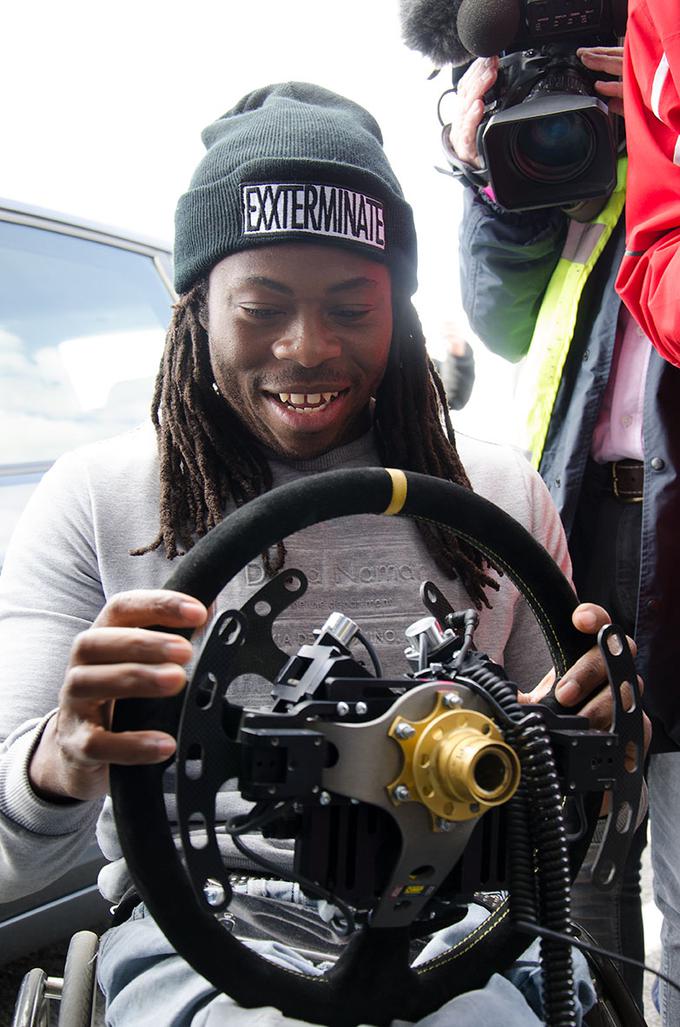 Ade Adepitan je britanski TV-voditelj in košarkar na invalidskem vozičku. | Foto: Team BRIT