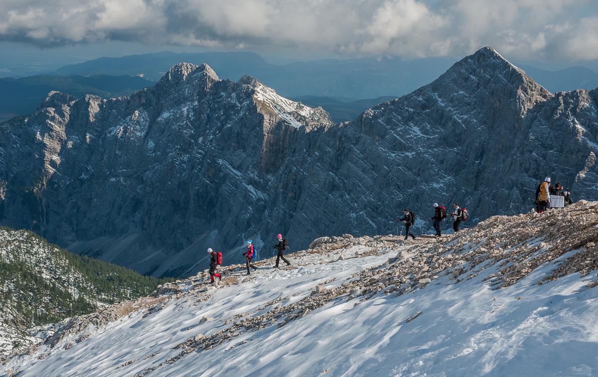 Gremo v hribi | Slovenske gore so letos vzele že sedem planincev.  | Foto Miro Podgoršek