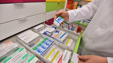 Konec ugovora vesti za farmacevte. Poslanka Levice: Naj si poiščejo drugo zaposlitev.