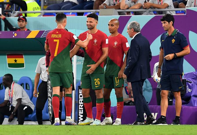 Na tekmah proti Gani in Urugvaju je Ramos vstopal v igro ob koncu srečanja namesto Ronalda. Proti Švici je bilo obratno, CR7 je vstopil v igro namesto napadalca Benfice v 73. minuti. | Foto: Reuters