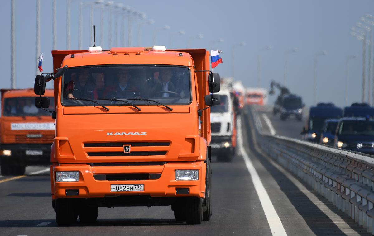 Kamaz | Eden izmed Kamazovih tovornjakov, za volanom pa ruski predsednik Putin. | Foto Reuters