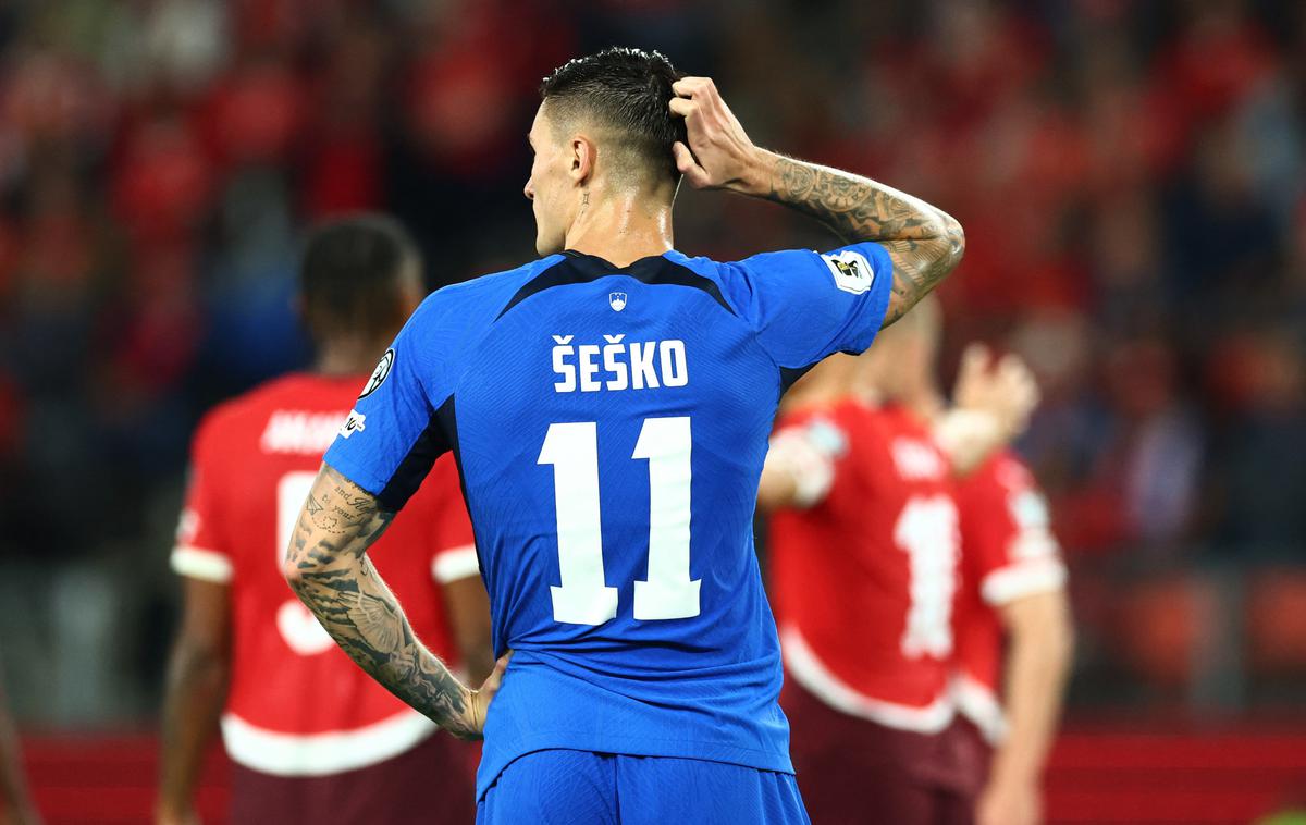 Švica Slovenija | Slovenija v kvalifikacijah za veliko tekmovanje še nikoli ni bila tako skromna v napadu. Najdražji slovenski nogometaš Benjamin Šeško se sploh ni uvrstil na seznam strelcev, na zadetek v državnem dresu čaka že dobro leto! | Foto Reuters