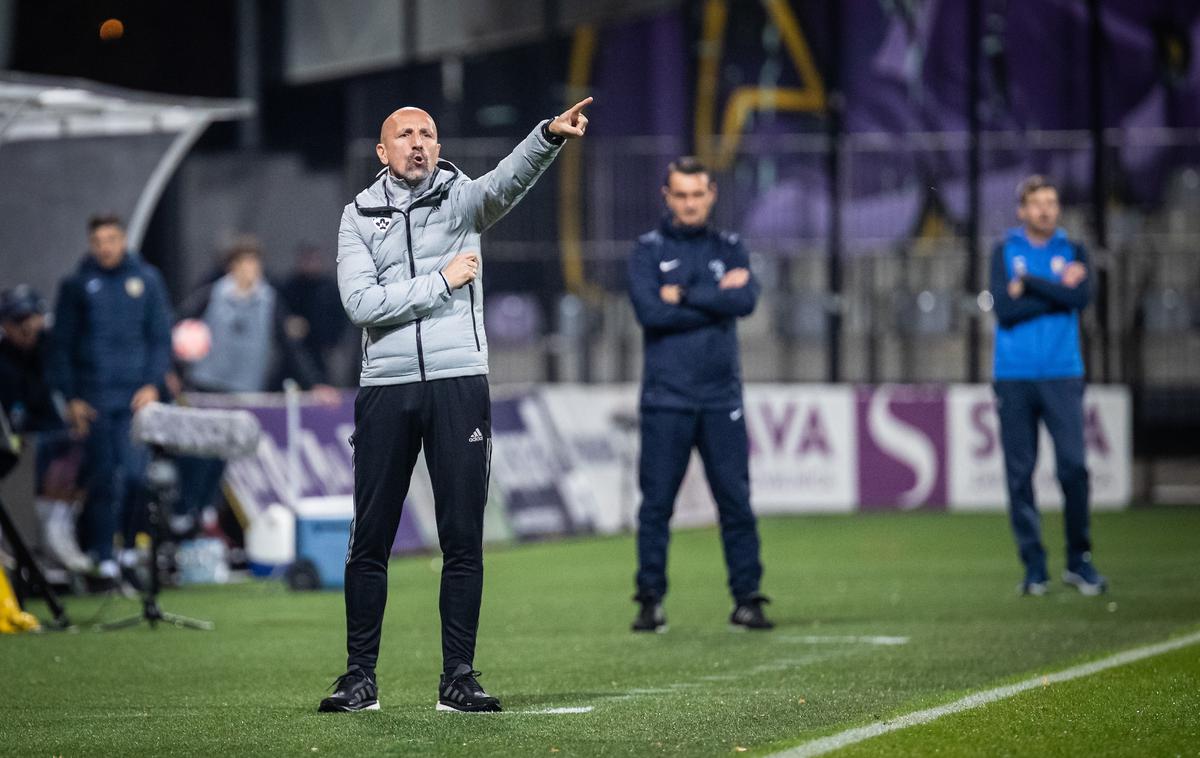NK Maribor Damir Krznar | Damir Krznar napoveduje kazni. | Foto Blaž Weindorfer/Sportida