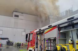 Ogromne razsežnosti požara v ljubljanskem BTC, intervencija še poteka #foto