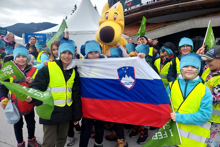 "Adrenalin, dobre smuči, pogum in dovolj velik dres," po mnenju četrtošolcev potrebuje tisti, ki se odpravi na letalnico bratov Gorišek. | Foto: Sportal