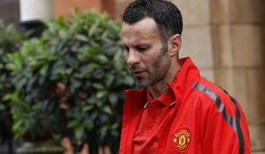 Legendarni Giggs bi igral tudi v sezoni 2012/2013