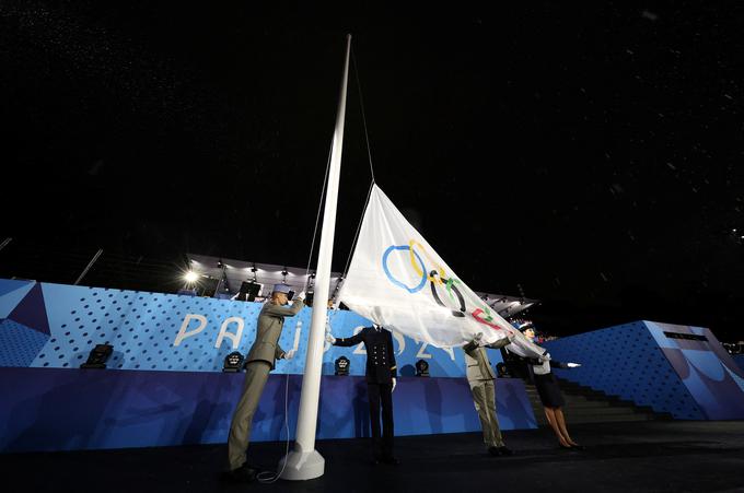 Olimpijsko zastavo so izobesili obrnjeno narobe. | Foto: Reuters