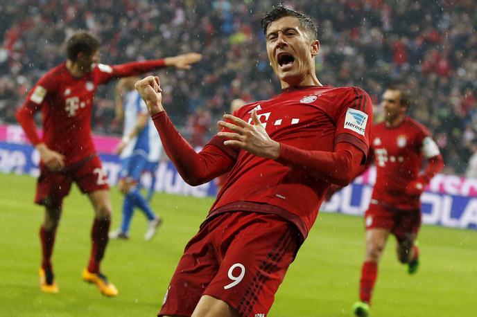 Robert Lewandowski | Robert Lewandowski bo še nekaj časa z zadetki razveseljeval navijače Bayerna. | Foto Reuters