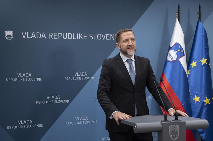Finančni minister Klemen Boštjančič je dodal, da državljani dviga obrambnih izdatkov na drugih področjih ne bodo občutili. | Foto: Katja Kodba/STA
