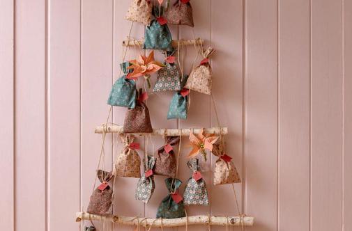 Adventni koledar v obliki božičnega drevesa, ki ga lahko izdelate sami