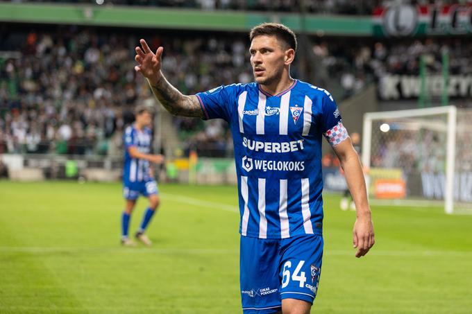 Gornik Zabrze je trenutno v poljski Ekstraklasi na devetem mestu. ''Ni slabo, a bi lahko bilo še boljše. Želeli bi si še malce več kot le sredino lestvice. Tako razmišljajo tudi naši navijači. Se je pa sezona šele komaj začela, odigrali smo šele deset tekem. Dosti jih je še pred nami. Upamo, da bomo boljši kot v prejšnji sezoni,'' si želi, da bi bil Gornik še višje od šestega mesta, katerega je osvojil v zadnji sezoni. | Foto: Guliverimage