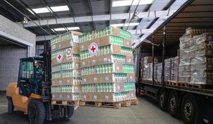 25 tisoč litrov vode in 55 ton hrane iz Slovenije že v Ukrajini #foto
